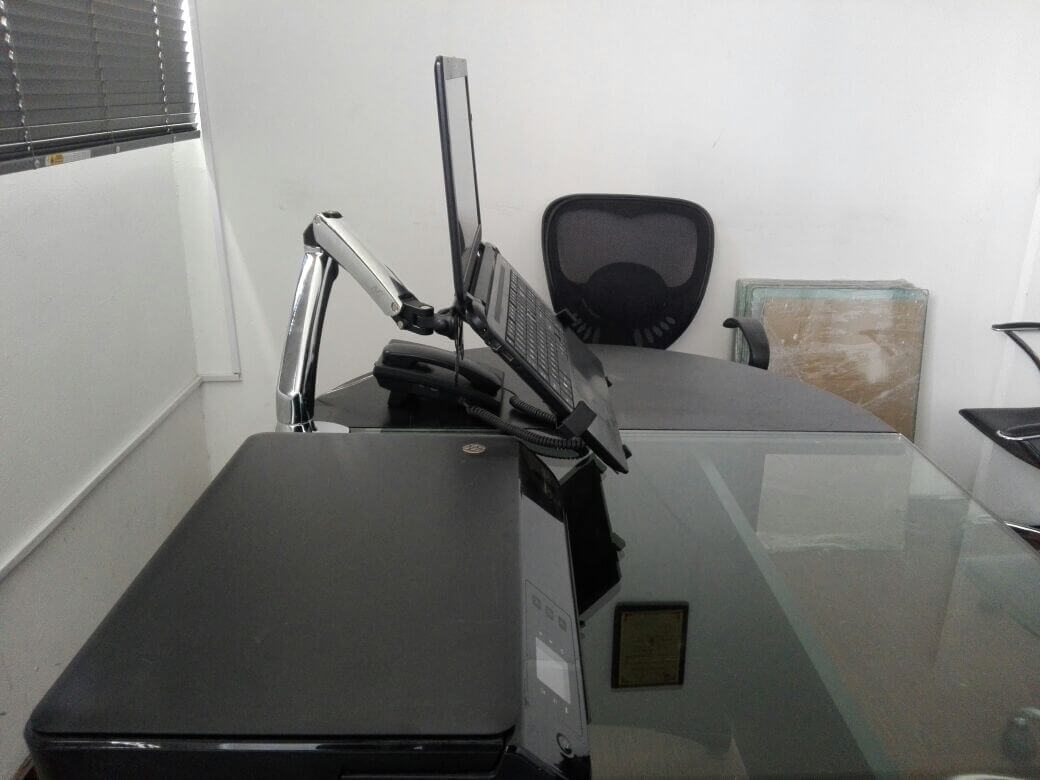 Base de brazo de gas para laptop Base de brazo de gas para laptop